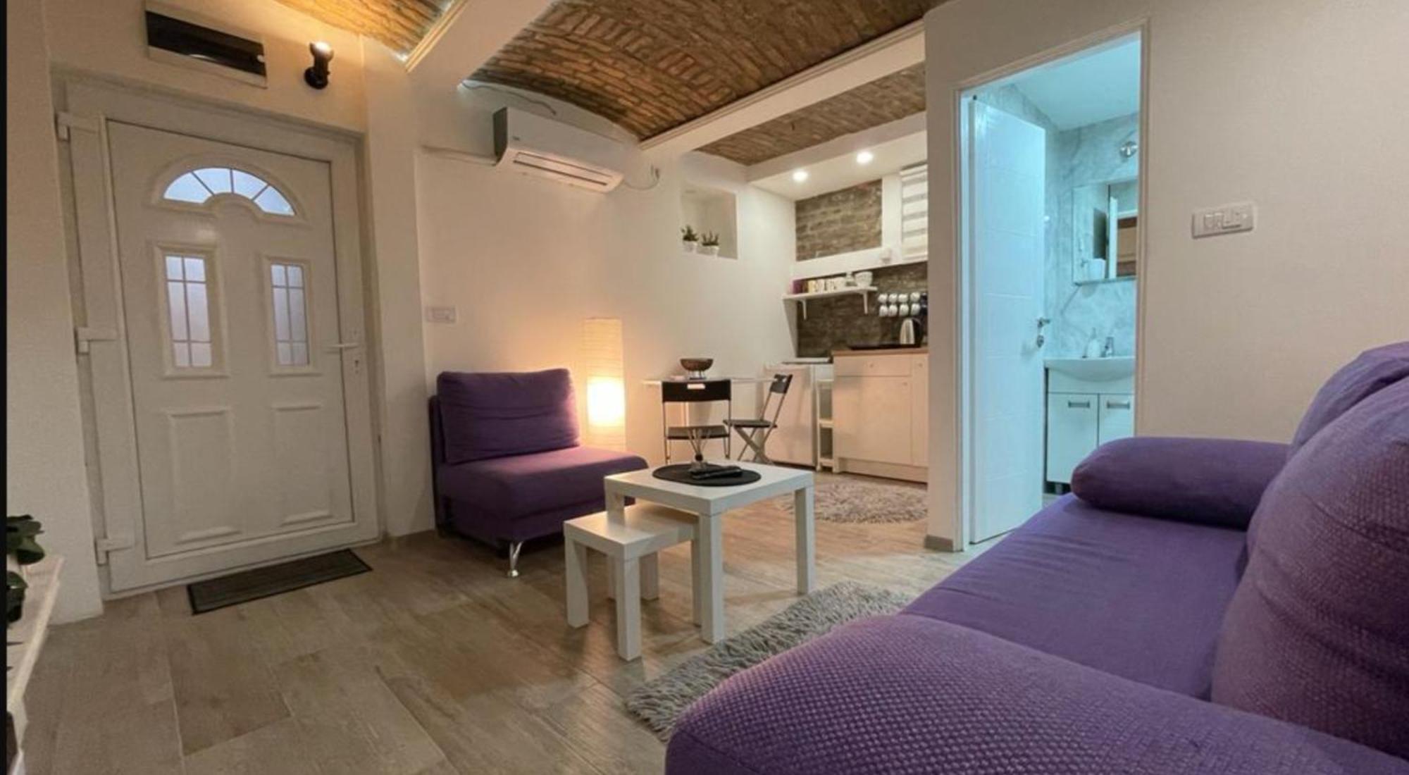Uno Apartment